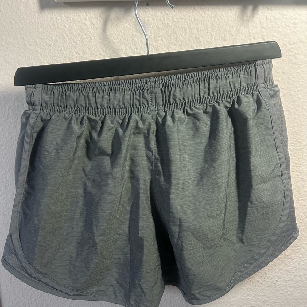Nike Dri-Fit Grey Shorts - Picture 2 of 7